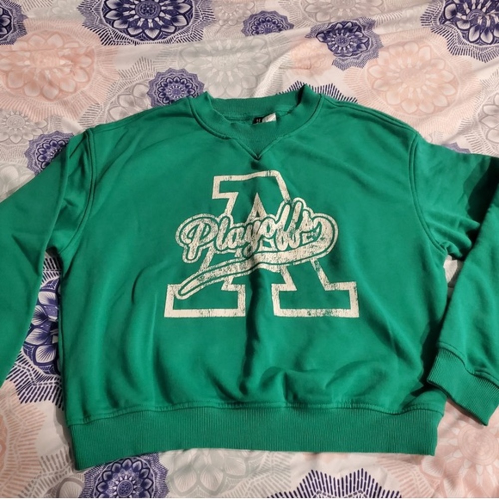 SALE H&M green sweatshirt